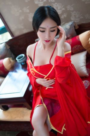 跪在办公桌下的调教奴小说_720免费观看韩国