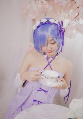 美女白丝国产原创人物介绍_蓝光高清完整版播放